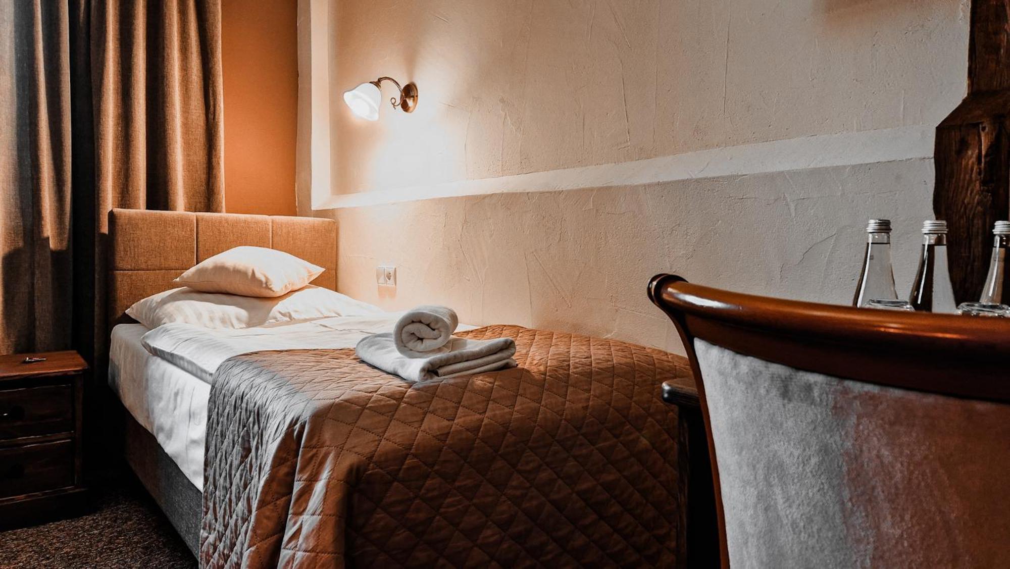 Hotel Zamkowy Mlyn Krapkowice Extérieur photo